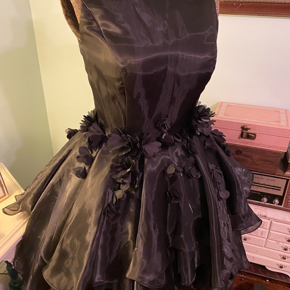 Beautiful custom made party dress.  Prom dress. Short and sassy! - Picture 4 of 6